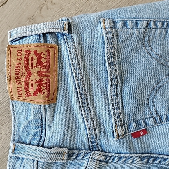 Levi's High Waisted Mom Jeans, Size 26 - Picture 14 of 16